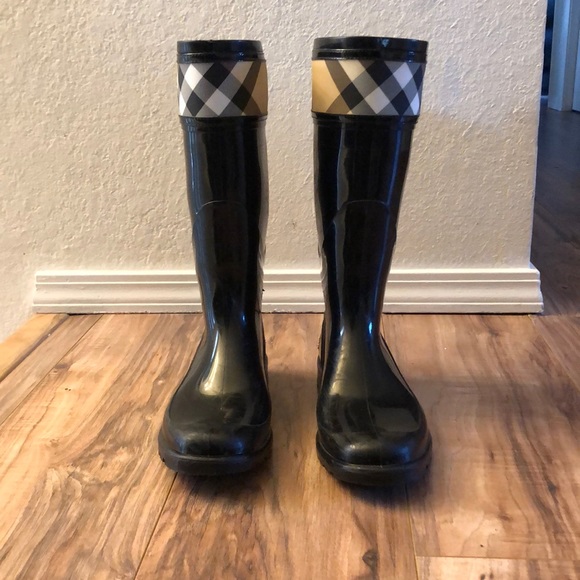 Burberry Rainboots - Picture 2 of 6